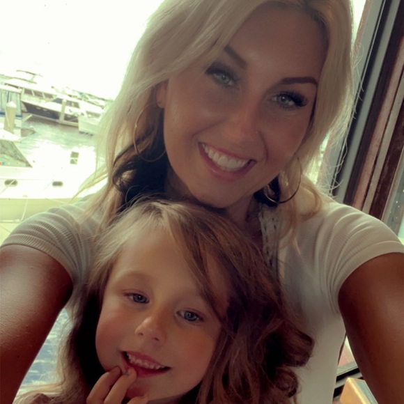 Meet your Posher, Lauren - Picture 1 of 1